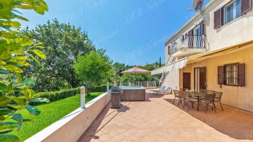 Attractive house of 194,38 m2 surrounded by greenery on wanted location near Dubrovnik